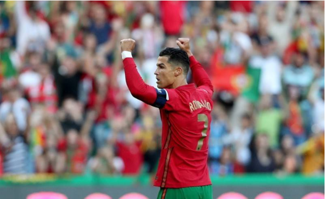  葡萄牙老将C罗梅开二度助球队登顶欧国联积分榜