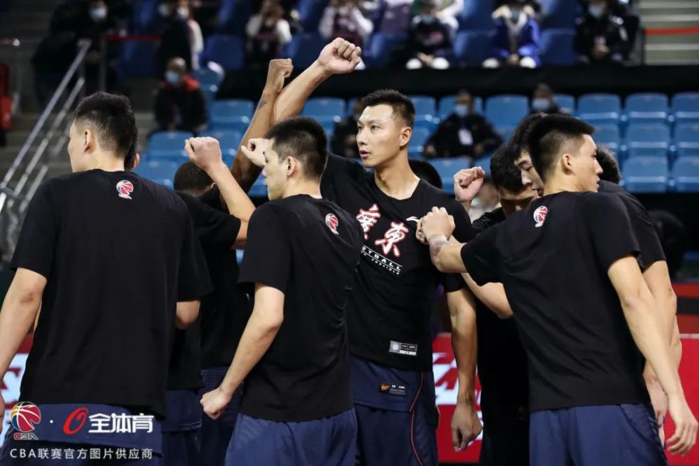  莱巴金娜身高优势尽显统治网前较量