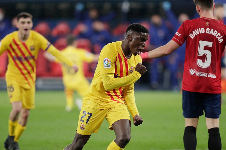  乌拉圭锋霸苏亚雷斯西甲梅开二度