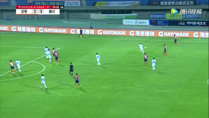  VAR技术改变比赛走向，争议判罚引发热议