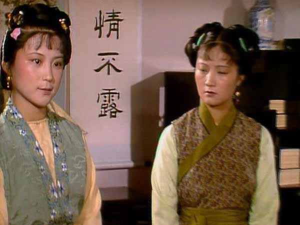  网坛姐妹花同日出战，姐姐胜妹妹上演温情德比