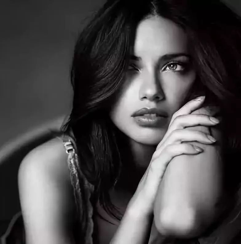  埃切维里正拍穿网，乌玛圭迪站新秀崭露头角