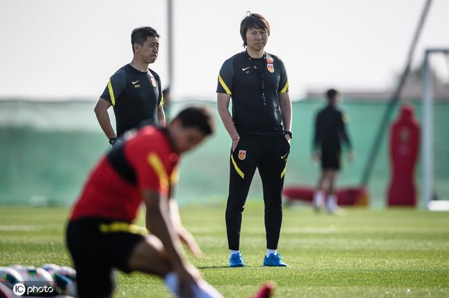  球星慈善赛温暖开踢，爱心捐款突破纪录  