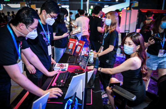  电竞嘉年华盛大开幕，万千玩家共襄盛举