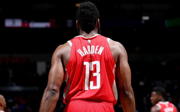  勇士末节发力客场轻取独行侠